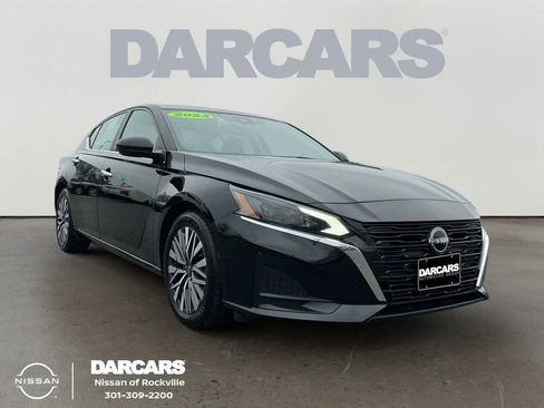 Used 2024 Nissan Altima 2.5 SV image 1