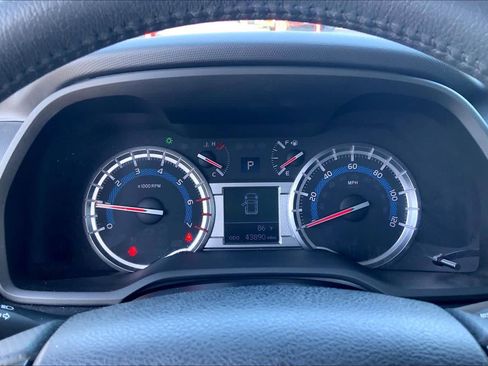 Used 2019 Toyota 4Runner TRD Off-Road Premium AWD/4WD image 26