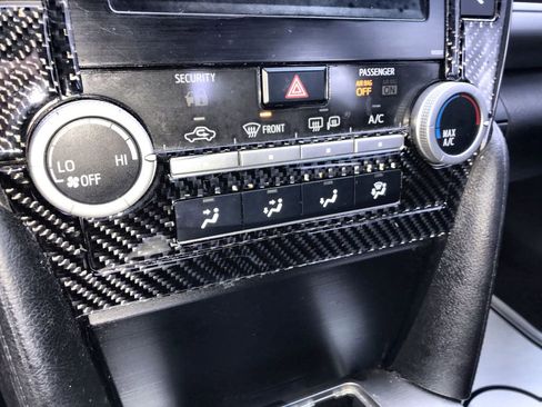 Used 2014 Toyota Camry SE w/ Moonroof Package FWD image 17
