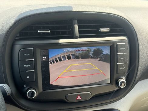 Used 2025 Kia Soul LX w/ LX Technology Package FWD image 21