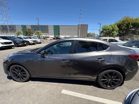 Used 2018 MAZDA MAZDA3 Touring FWD image 10