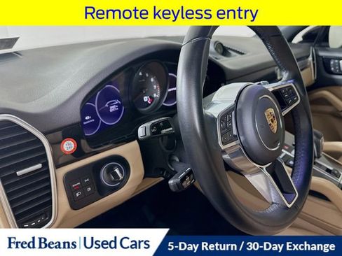 Used 2023 Porsche Cayenne Platinum Edition image 11