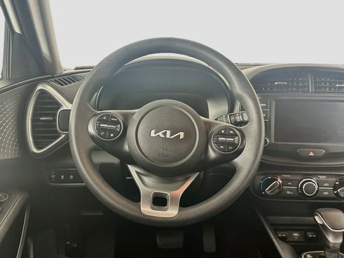 Used 2025 Kia Soul LX w/ LX Technology Package FWD image 18