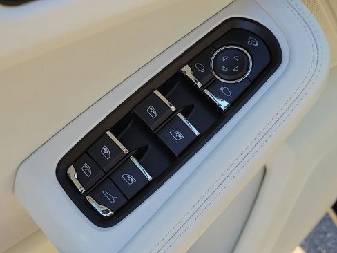 New 2026 Porsche Macan image 27