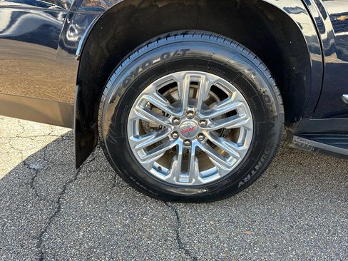 Used 2023 GMC Yukon SLT w/ SLT Premium Package image 5