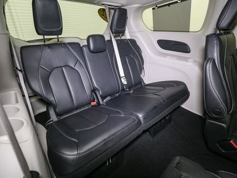 Used 2022 Chrysler Pacifica Touring-L image 24