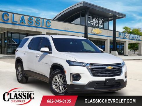 Used 2023 Chevrolet Traverse LT FWD image 1