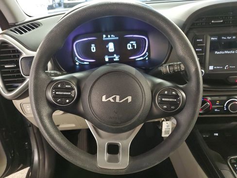 Used 2025 Kia Soul LX FWD image 21