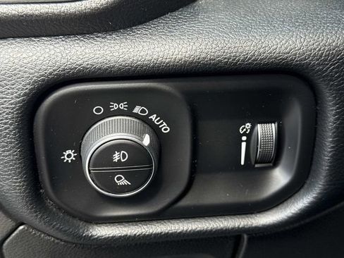 Used 2020 RAM 1500 Big Horn AWD/4WD image 13