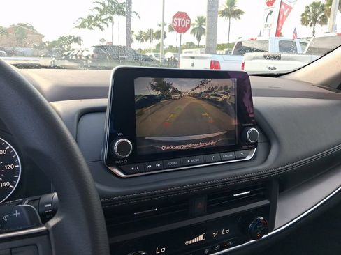 Certified 2023 Nissan Rogue SV FWD image 23