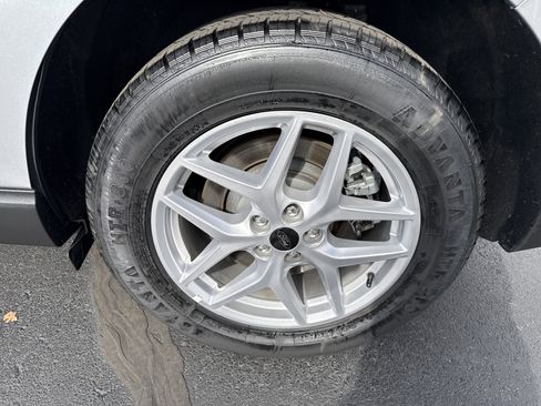 Used 2024 Ford Edge SEL image 4