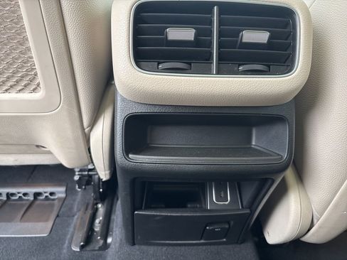 Used 2022 Mercedes-Benz GLE 350 4MATIC w/ Premium Package image 23