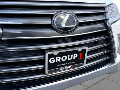 Used 2020 Lexus LX 570 4WD w/ Luxury Package image 29