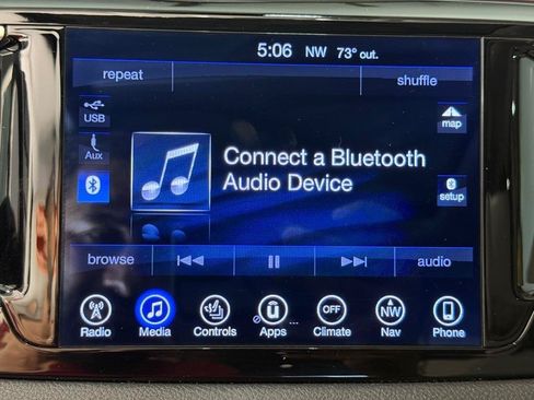 Used 2017 Chrysler Pacifica Limited w/ Advanced Safetytec Group FWD image 36