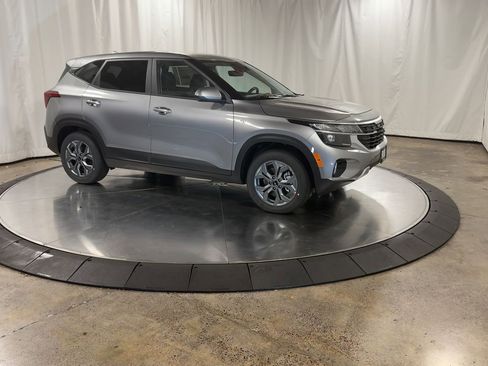 New 2026 Kia Seltos LX image 2