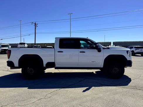 Used 2024 GMC Sierra 2500 AT4X w/ AT4X AEV Edition image 8