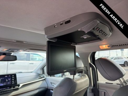 Used 2021 Toyota Sienna XLE FWD image 12