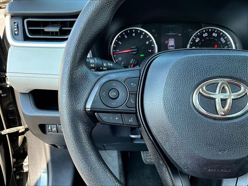 Used 2019 Toyota RAV4 XLE FWD image 11