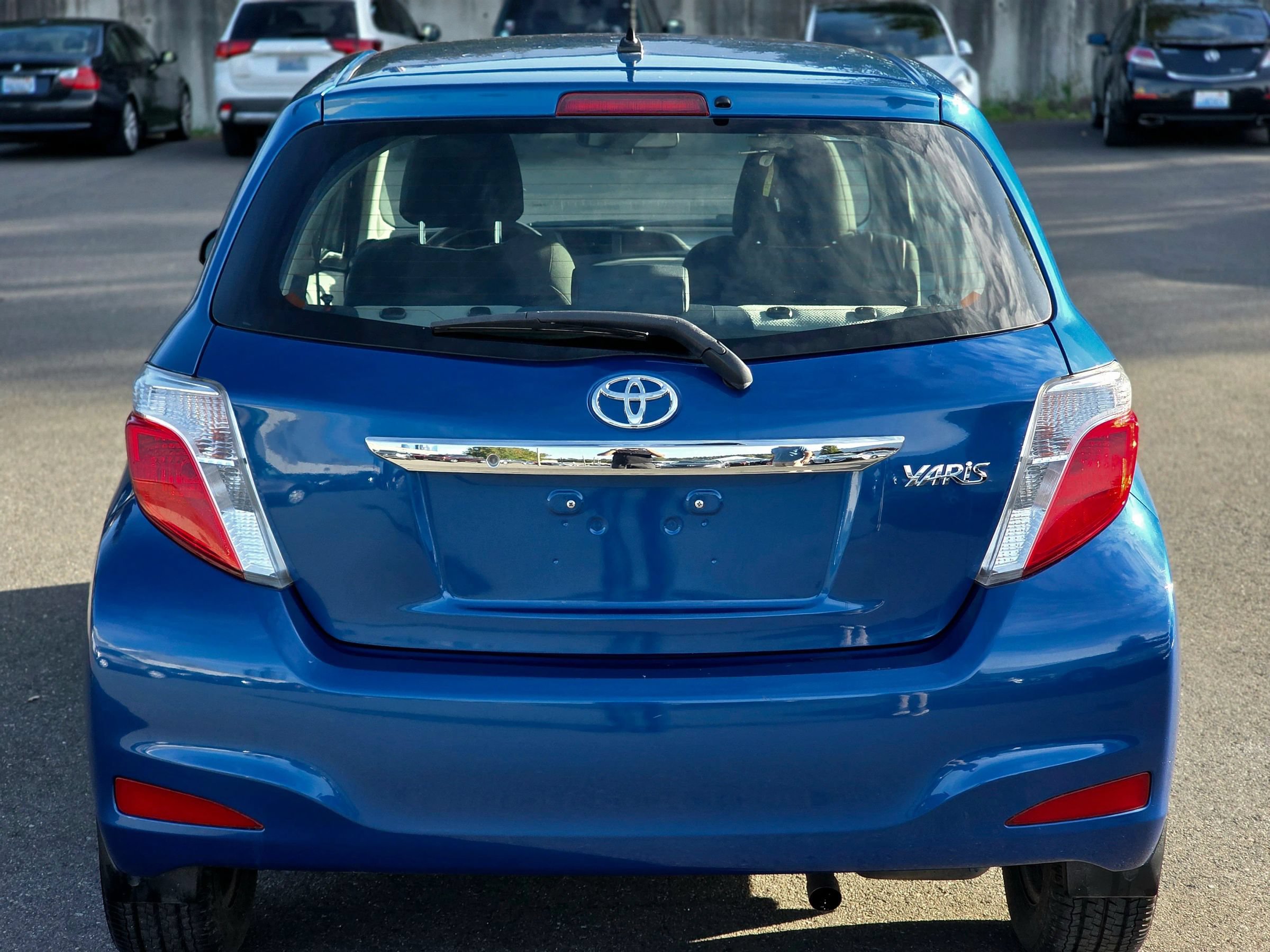 Used 2013 Toyota Yaris L FWD image 10