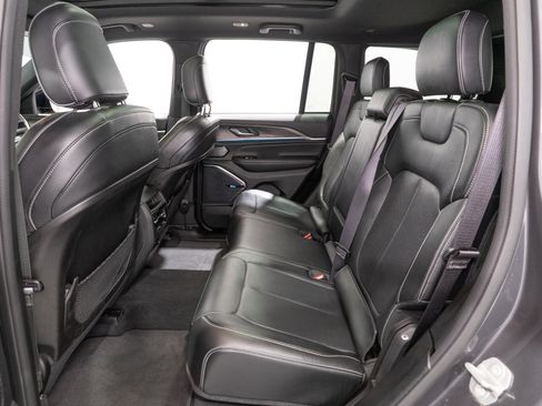 Used 2022 Jeep Grand Cherokee Overland RWD image 35