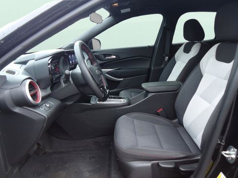 Used 2024 Chevrolet Trax RS image 22