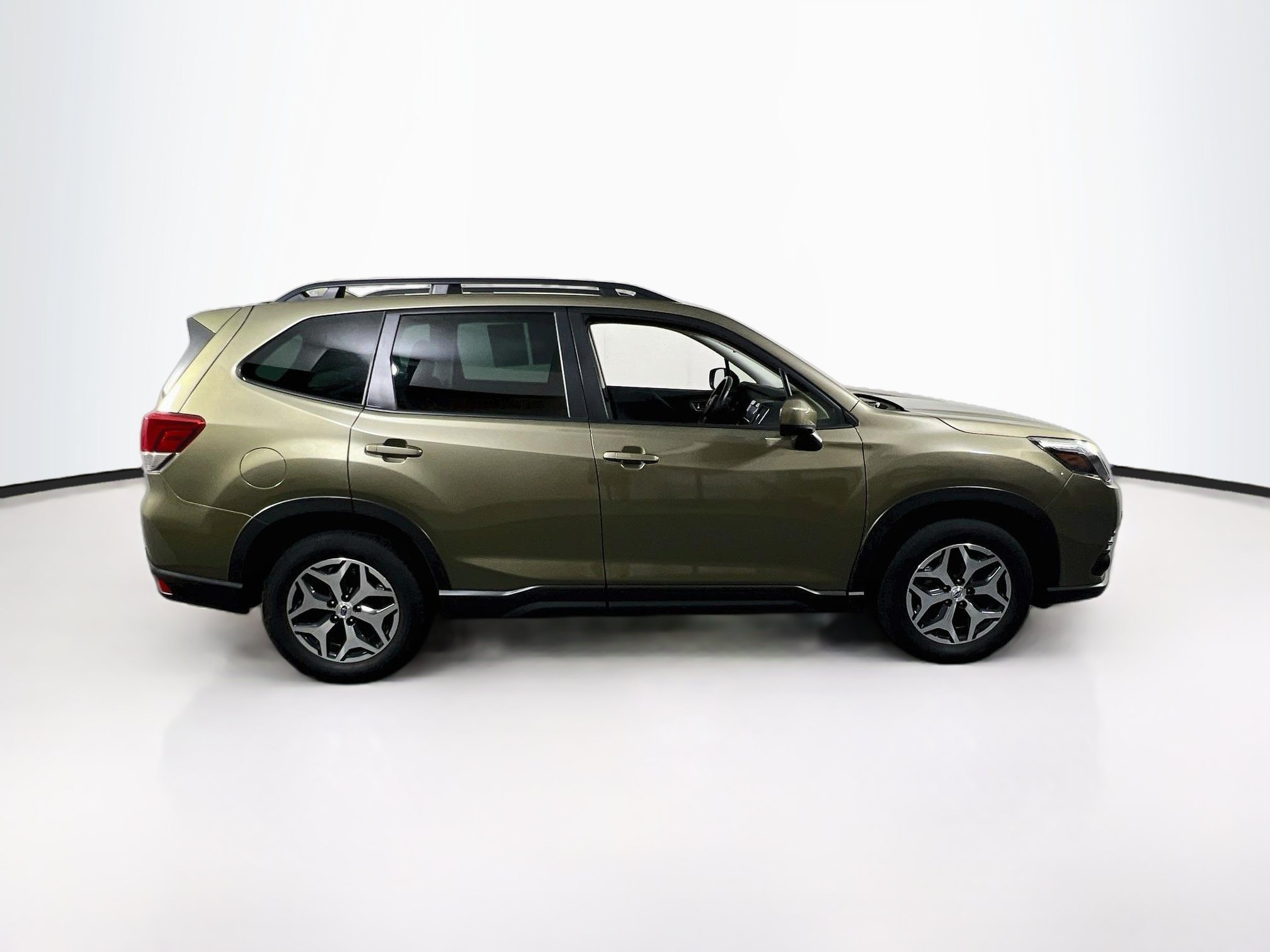Used 2023 Subaru Forester Premium AWD/4WD image 4