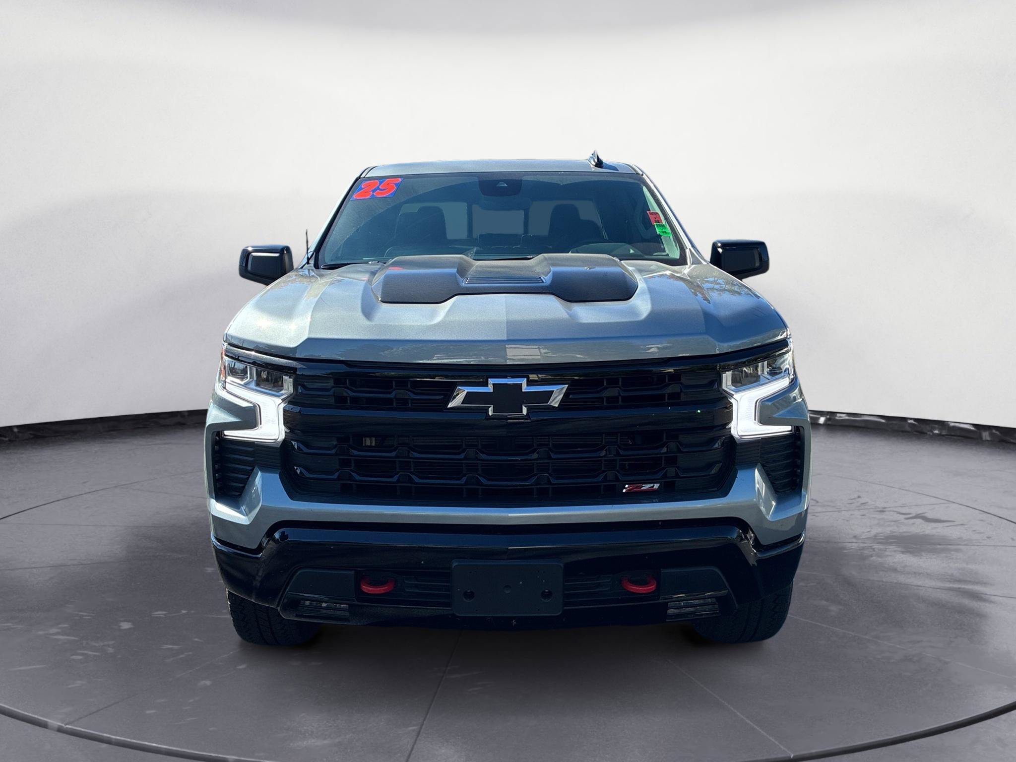 Used 2025 Chevrolet Silverado 1500 LT Trail Boss w/ Convenience Package II AWD/4WD image 2