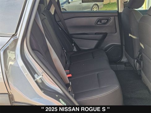 Used 2025 Nissan Rogue S image 27