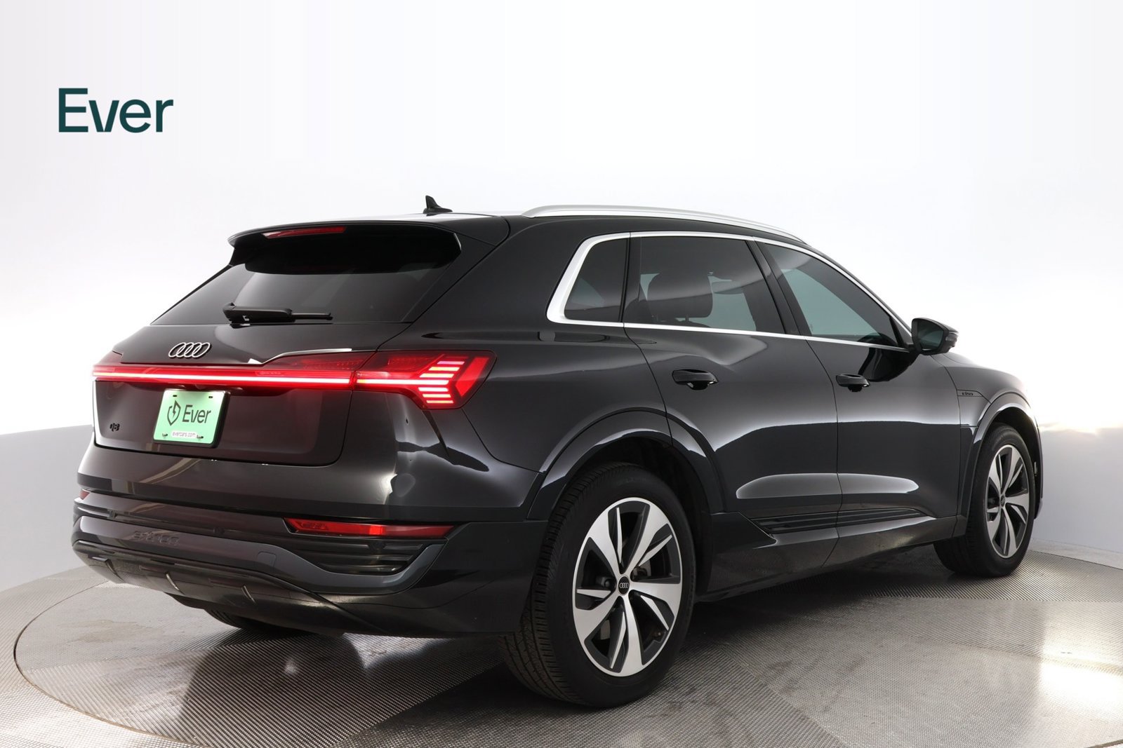 Used 2024 Audi Q8 e-tron Premium Plus w/ Premium Plus Package AWD/4WD image 3
