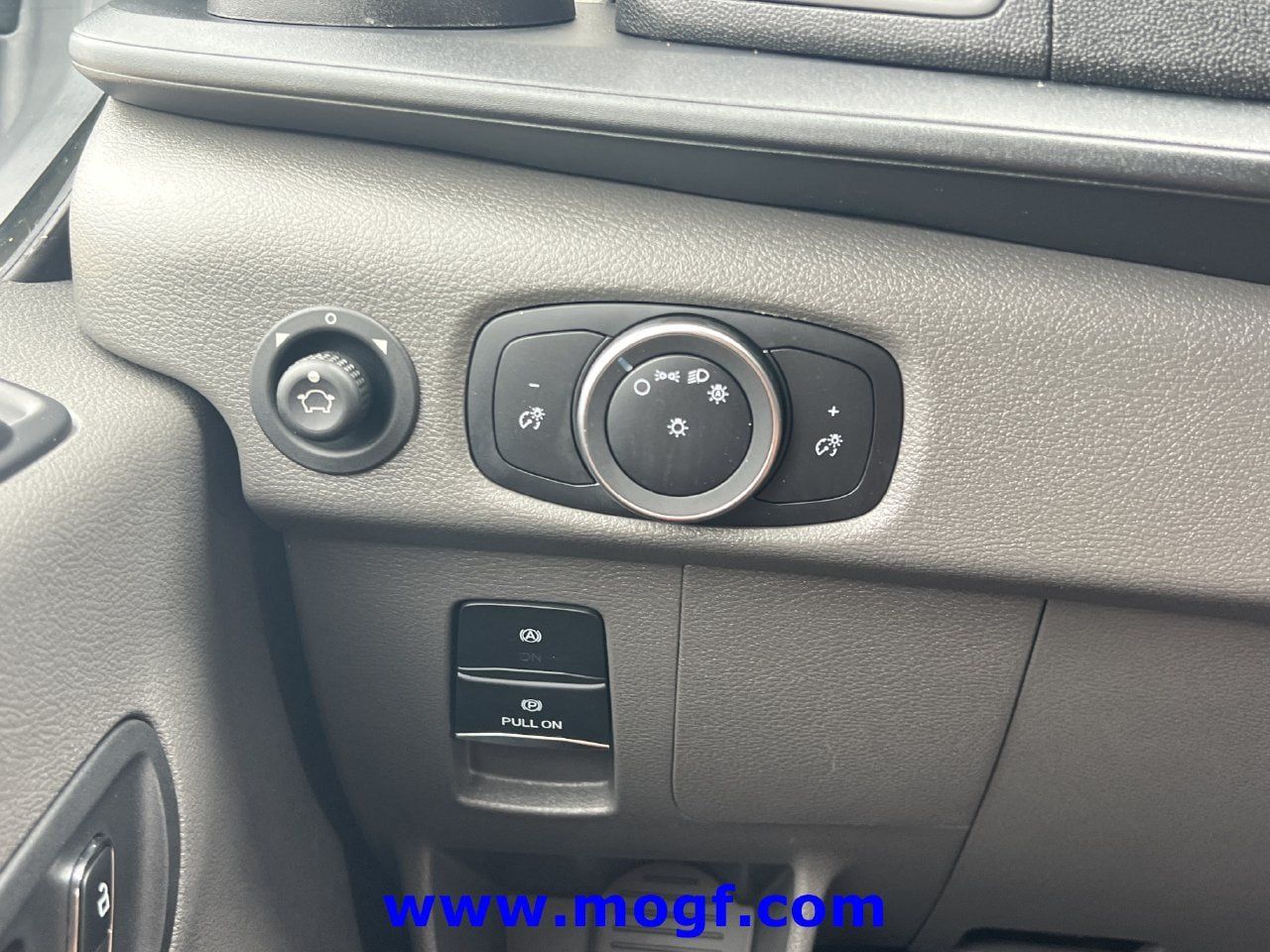 Used 2025 Ford Transit 250 148 High Roof RWD image 15