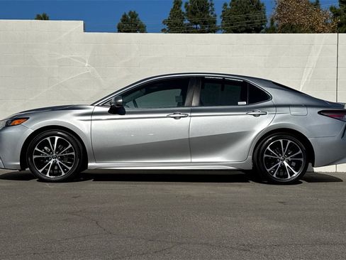 Used 2019 Toyota Camry SE image 9