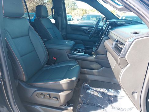 Used 2025 GMC Yukon AT4 image 10