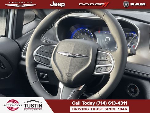 New 2026 Chrysler Pacifica Select FWD image 15