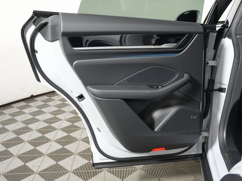 New 2026 Porsche Macan 4 Electric image 33