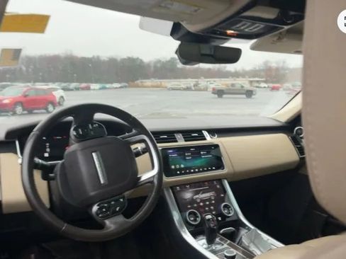 Used 2018 Land Rover Range Rover Sport HSE image 2