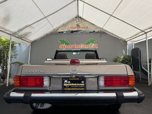Used 1987 Mercedes-Benz 560 SL image 4