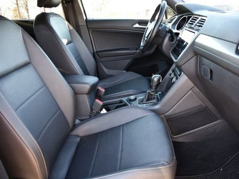 Used 2020 Volkswagen Tiguan SE R-Line image 27