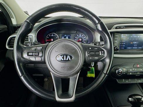 Used 2017 Kia Sorento LX w/ LX Convenience Package image 11