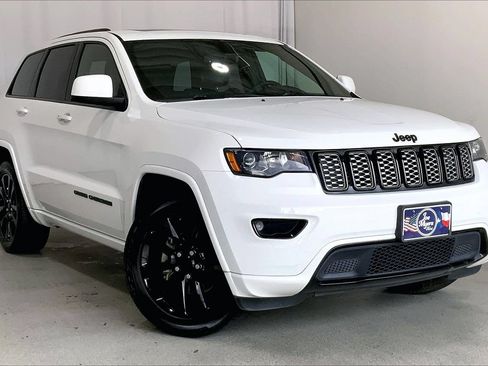 Used 2019 Jeep Grand Cherokee Altitude RWD image 34