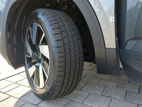 Certified 2024 Volkswagen Atlas Cross Sport SE image 35