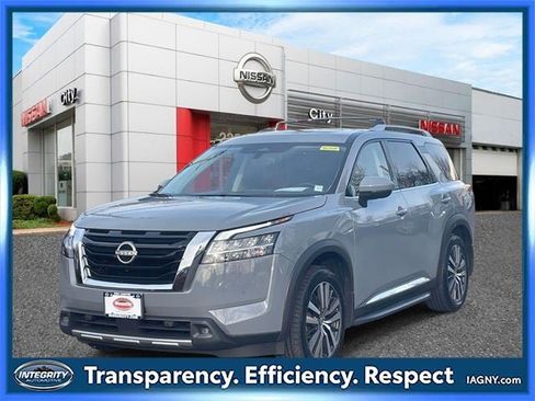 Certified 2022 Nissan Pathfinder Platinum w/ Cargo Package image 4