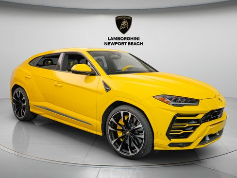 Used 2022 Lamborghini Urus AWD/4WD image 1
