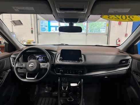 Used 2023 Nissan Rogue S AWD/4WD image 14