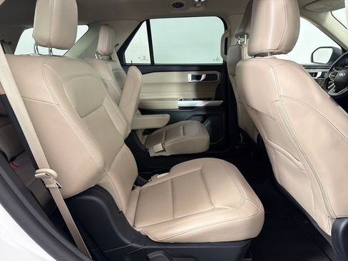 Used 2021 Ford Explorer XLT w/ Equipment Group 202A AWD/4WD image 21