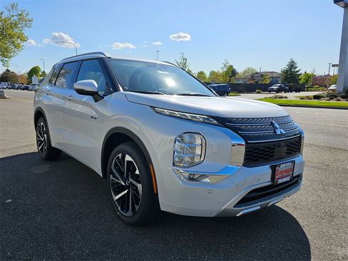 New 2025 Mitsubishi Outlander SEL image 2