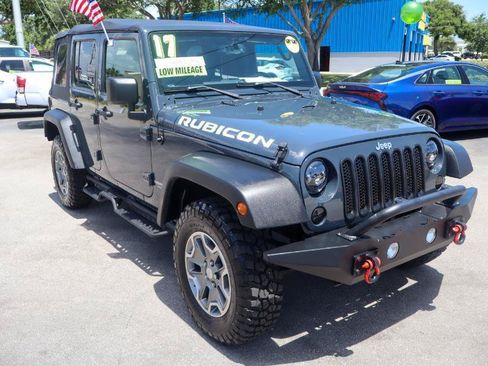 Used 2017 Jeep Wrangler Unlimited Rubicon w/ Connectivity Group AWD/4WD image 7