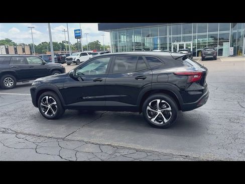 Used 2024 Chevrolet Trax RS w/ Driver Confidence Package FWD image 6