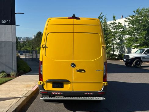 Used 2021 Mercedes-Benz Sprinter 2500 image 5