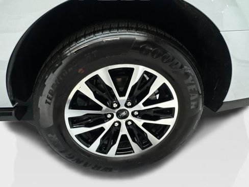 Used 2025 Ford Expedition Platinum AWD/4WD image 93