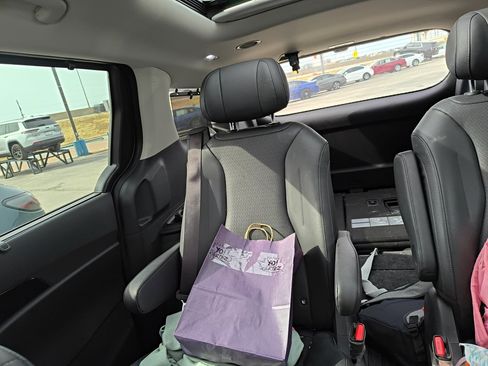 Used 2025 Kia Carnival SX Prestige image 10